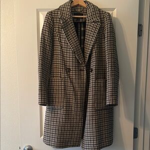 Banana Republic Black and White Trench Coat with Classic Silhouette